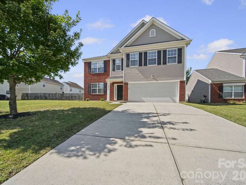 13913 Sugar Oats Lane, Charlotte, NC 28213.  MLS# CAR4431529, YatesRealty ID 55896. 