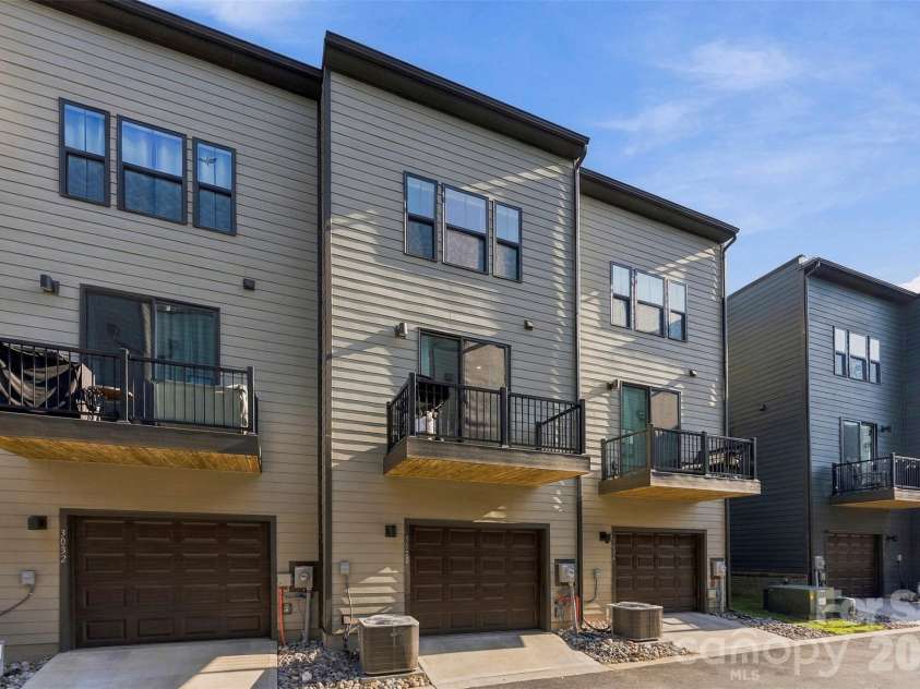 3028 Terroir Lane, Charlotte, NC 28217.  MLS# CAR4432110, YatesRealty ID 55897. 2 Car Tandem Garage