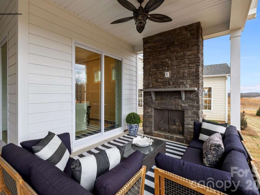 1424 Twin Leaf Road, Fort Mill, SC 29715.  MLS# CAR4433153, YatesRealty ID 55898. 