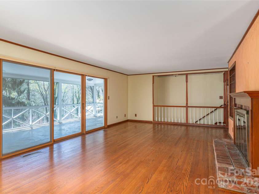 220 Ridge Road, Waynesville, NC 28786.  MLS# CAR4248648, YatesRealty ID 559. 