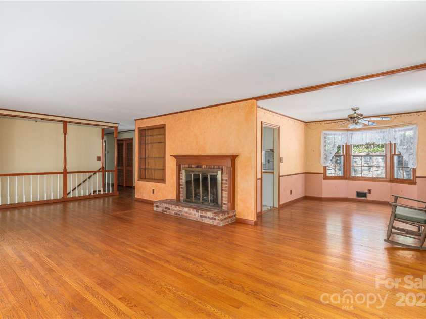 220 Ridge Road, Waynesville, NC 28786.  MLS# CAR4248648, YatesRealty ID 559. 