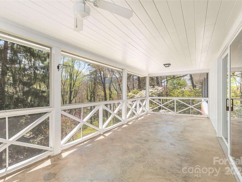 220 Ridge Road, Waynesville, NC 28786.  MLS# CAR4248648, YatesRealty ID 559. 