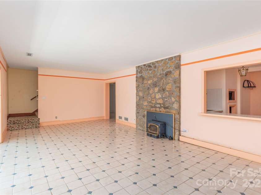 220 Ridge Road, Waynesville, NC 28786.  MLS# CAR4248648, YatesRealty ID 559. 