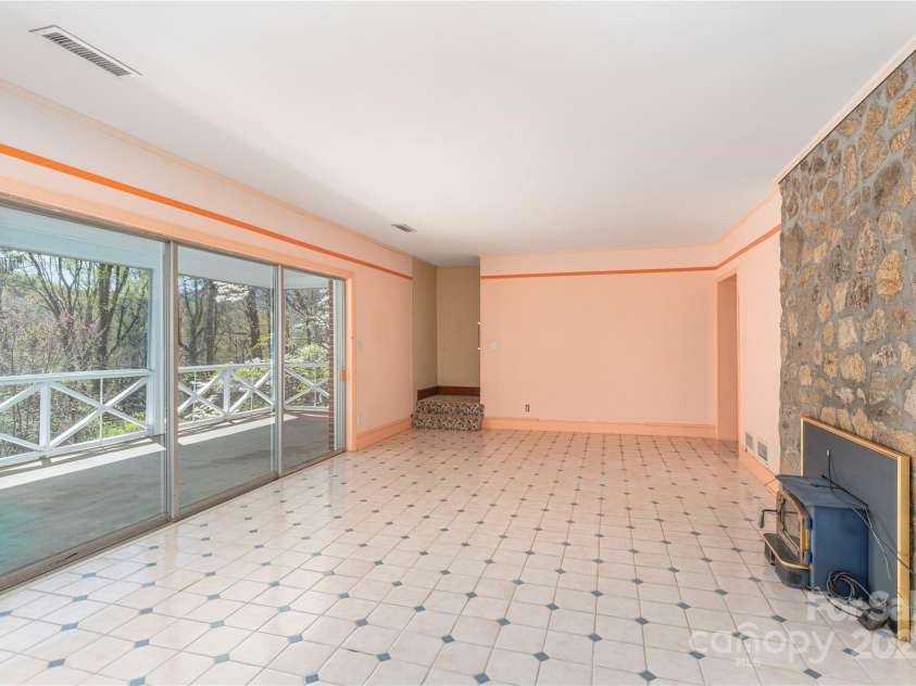 220 Ridge Road, Waynesville, NC 28786.  MLS# CAR4248648, YatesRealty ID 559. 