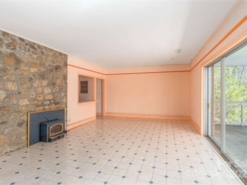 220 Ridge Road, Waynesville, NC 28786.  MLS# CAR4248648, YatesRealty ID 559. 