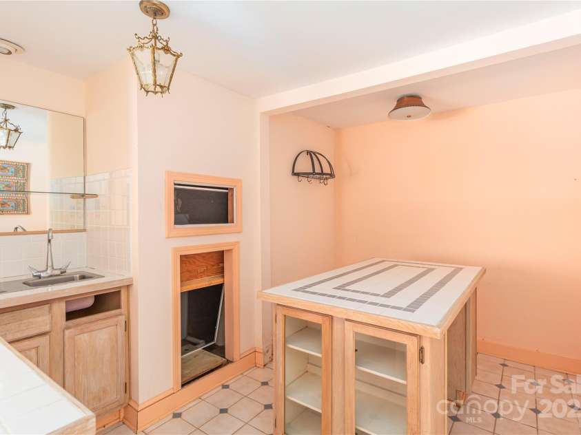 220 Ridge Road, Waynesville, NC 28786.  MLS# CAR4248648, YatesRealty ID 559. 