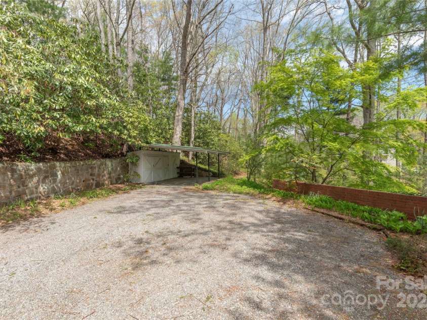 220 Ridge Road, Waynesville, NC 28786.  MLS# CAR4248648, YatesRealty ID 559. 