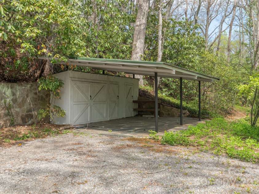 220 Ridge Road, Waynesville, NC 28786.  MLS# CAR4248648, YatesRealty ID 559. 