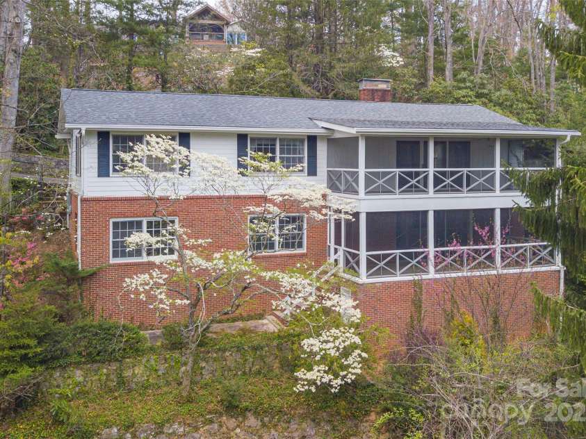 220 Ridge Road, Waynesville, NC 28786.  MLS# CAR4248648, YatesRealty ID 559. 