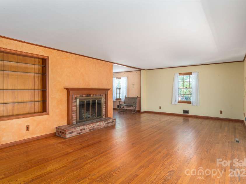 220 Ridge Road, Waynesville, NC 28786.  MLS# CAR4248648, YatesRealty ID 559. 