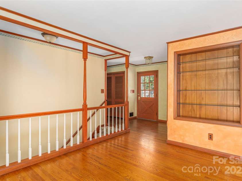 220 Ridge Road, Waynesville, NC 28786.  MLS# CAR4248648, YatesRealty ID 559. 