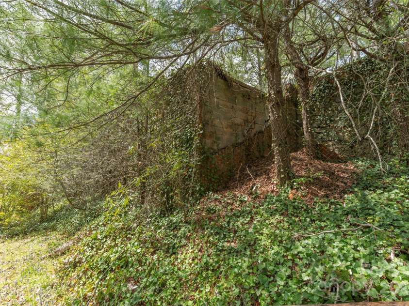 220 Ridge Road, Waynesville, NC 28786.  MLS# CAR4248648, YatesRealty ID 559. 