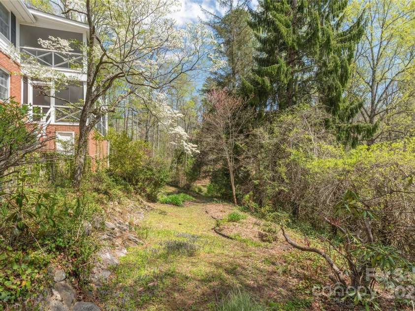 220 Ridge Road, Waynesville, NC 28786.  MLS# CAR4248648, YatesRealty ID 559. 