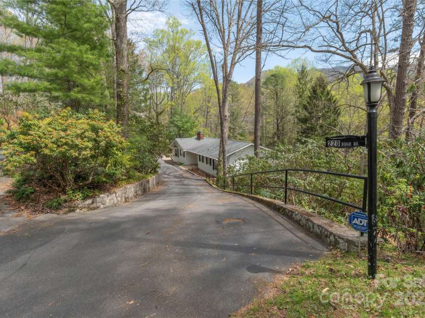 220 Ridge Road, Waynesville, NC 28786.  MLS# CAR4248648, YatesRealty ID 559. 
