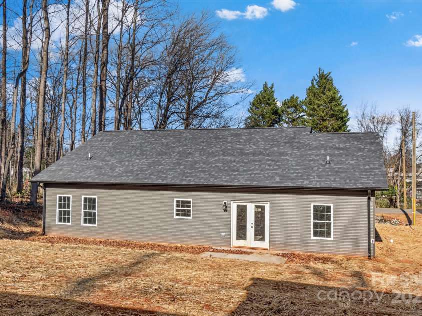 2328 Summerlin Street, Winston Salem, NC 27103.  MLS# CAR4323274, YatesRealty ID 559. 