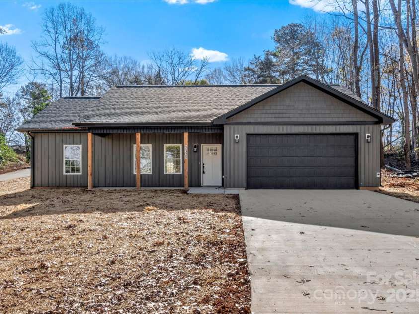 2328 Summerlin Street, Winston Salem, NC 27103.  MLS# CAR4323274, YatesRealty ID 559. 