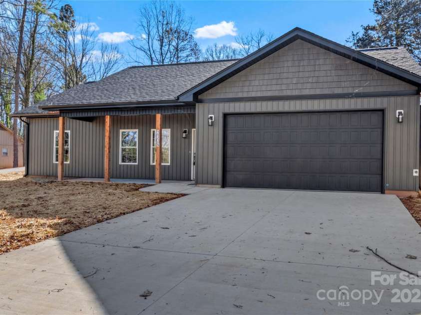 2328 Summerlin Street, Winston Salem, NC 27103.  MLS# CAR4323274, YatesRealty ID 559. 