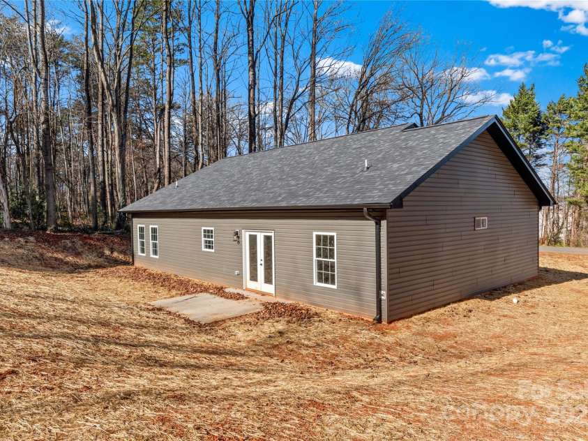 2328 Summerlin Street, Winston Salem, NC 27103.  MLS# CAR4323274, YatesRealty ID 559. 