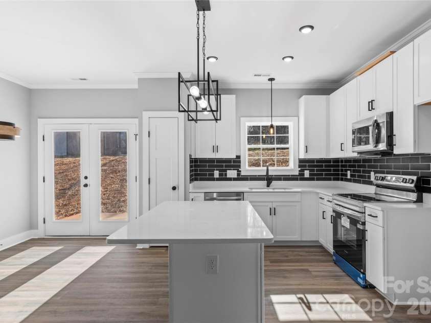 2328 Summerlin Street, Winston Salem, NC 27103.  MLS# CAR4323274, YatesRealty ID 559. 