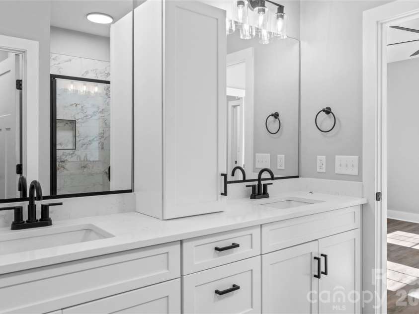 2328 Summerlin Street, Winston Salem, NC 27103.  MLS# CAR4323274, YatesRealty ID 559. 