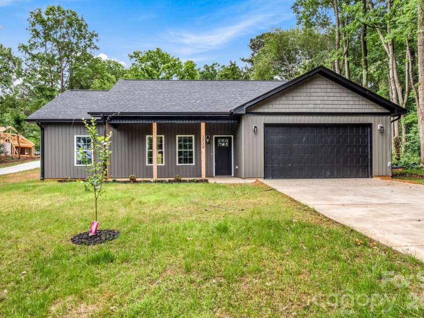 2328 Summerlin Street, Winston Salem, NC 27103.  MLS# CAR4323274, YatesRealty ID 559. 