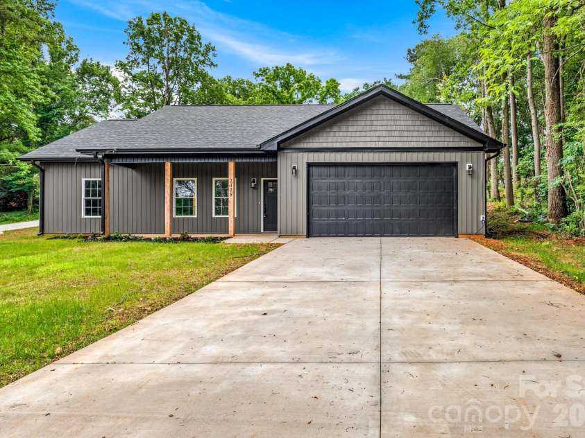 2328 Summerlin Street, Winston Salem, NC 27103.  MLS# CAR4323274, YatesRealty ID 559. 