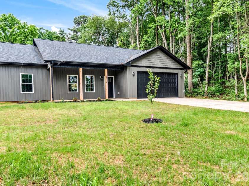 2328 Summerlin Street, Winston Salem, NC 27103.  MLS# CAR4323274, YatesRealty ID 559. 