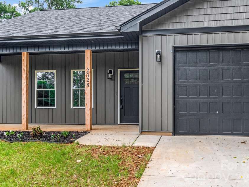 2328 Summerlin Street, Winston Salem, NC 27103.  MLS# CAR4323274, YatesRealty ID 559. 