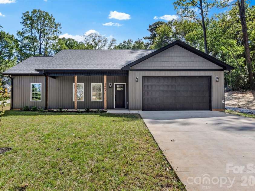 2328 Summerlin Street, Winston Salem, NC 27103.  MLS# CAR4428619, YatesRealty ID 559. 