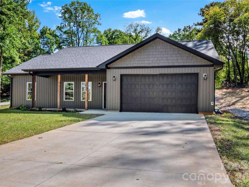 2328 Summerlin Street, Winston Salem, NC 27103.  MLS# CAR4428619, YatesRealty ID 559. 