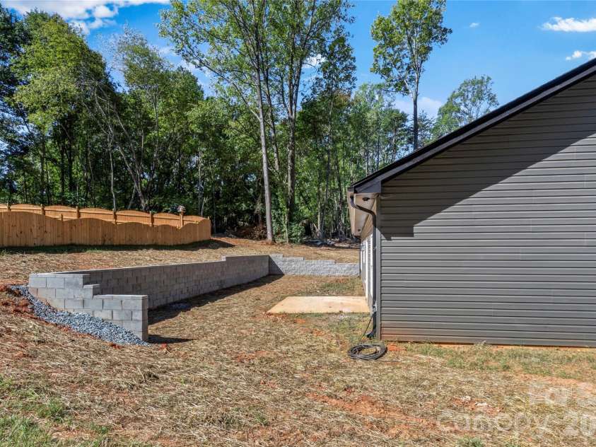 2328 Summerlin Street, Winston Salem, NC 27103.  MLS# CAR4428619, YatesRealty ID 559. 