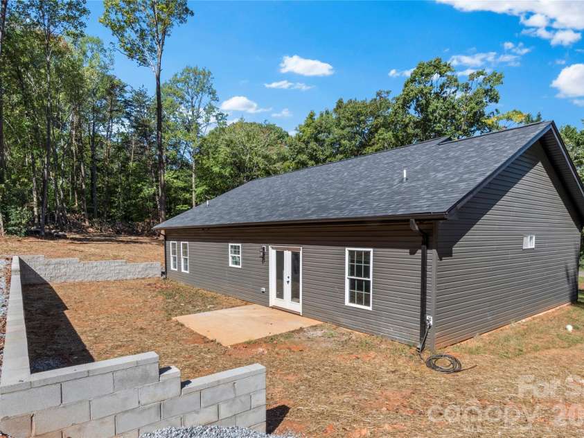 2328 Summerlin Street, Winston Salem, NC 27103.  MLS# CAR4428619, YatesRealty ID 559. 