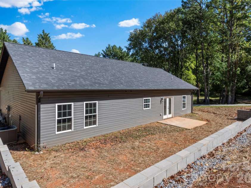 2328 Summerlin Street, Winston Salem, NC 27103.  MLS# CAR4428619, YatesRealty ID 559. 