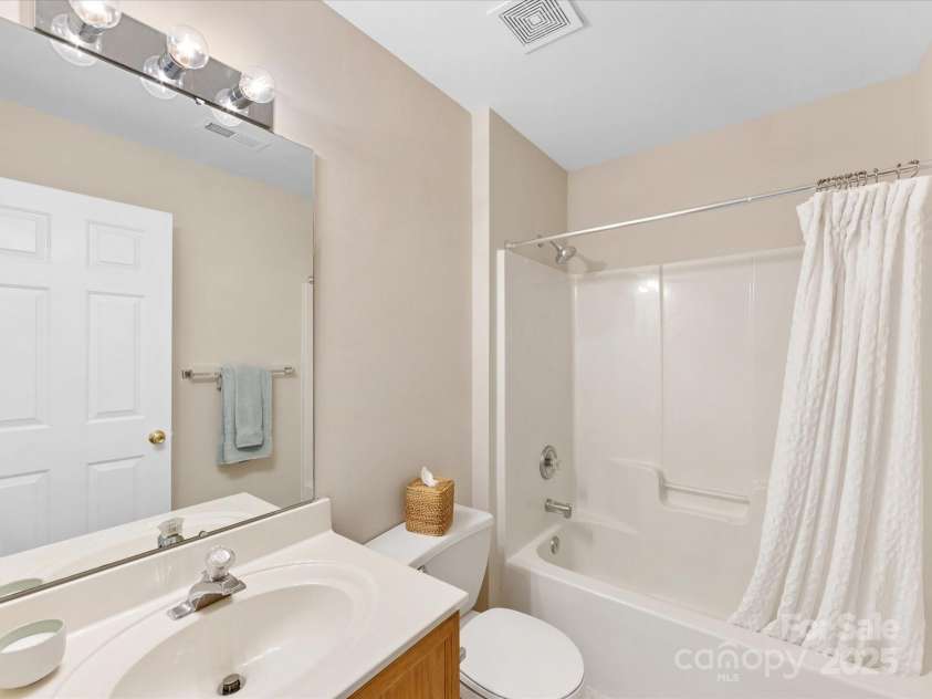 1102 Balcorn Place, Charlotte, NC 28214.  MLS# CAR4234587, YatesRealty ID 5590. Hall Bathroom - Upper Level