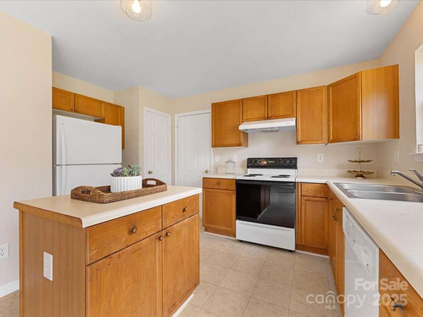 1102 Balcorn Place, Charlotte, NC 28214.  MLS# CAR4234587, YatesRealty ID 5590. Kitchen with Garage Access & Large Pantry