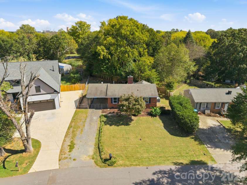 232 Eden Circle, Pineville, NC 28134.  MLS# CAR4431931, YatesRealty ID 55900. 