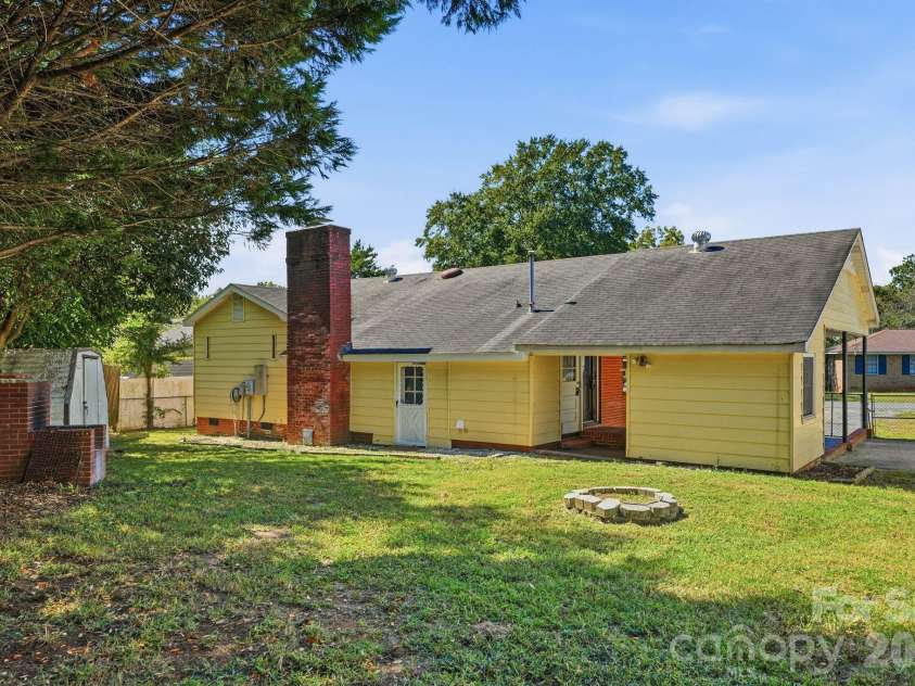 232 Eden Circle, Pineville, NC 28134.  MLS# CAR4431931, YatesRealty ID 55900. 