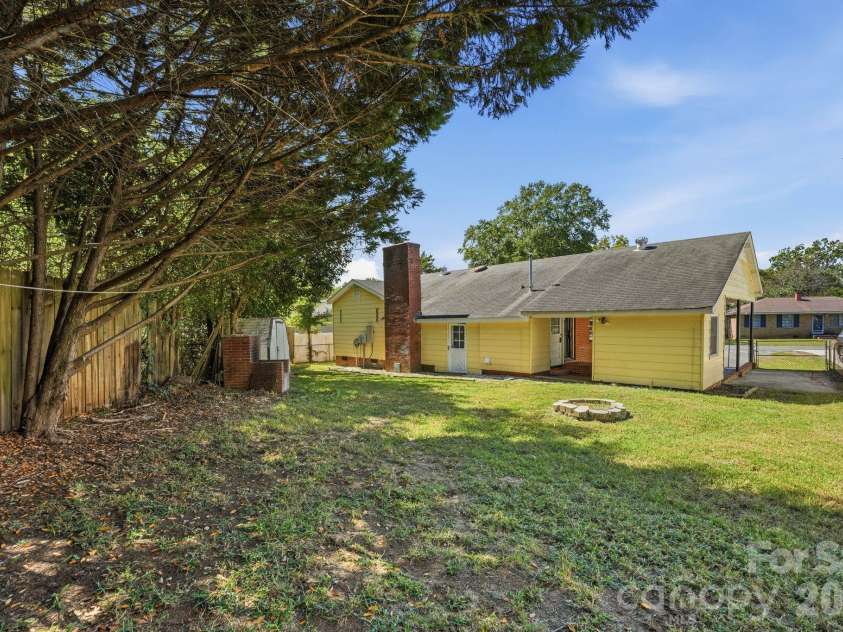232 Eden Circle, Pineville, NC 28134.  MLS# CAR4431931, YatesRealty ID 55900. 