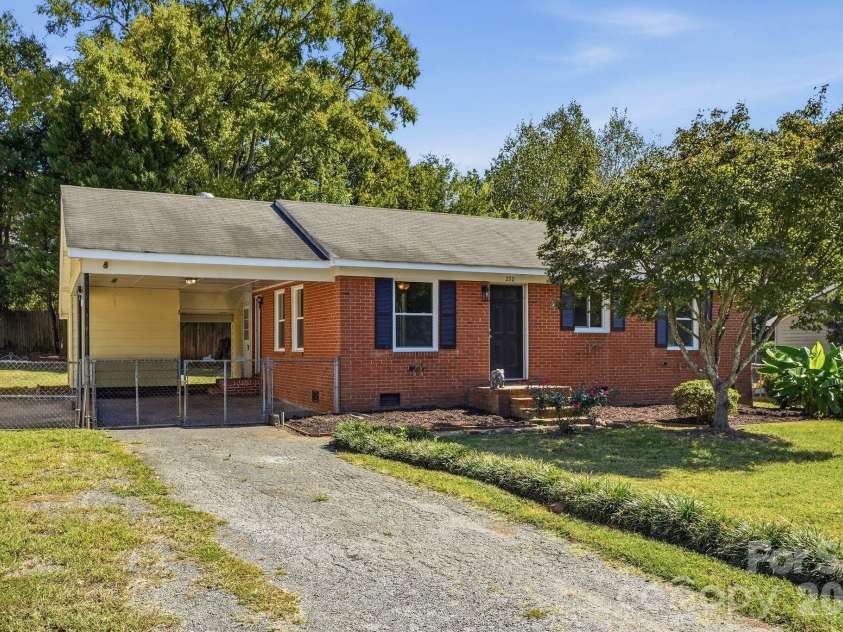 232 Eden Circle, Pineville, NC 28134.  MLS# CAR4431931, YatesRealty ID 55900. 
