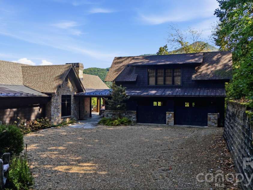 61 Ridgeline Way, Sylva, NC 28779.  MLS# CAR4432177, YatesRealty ID 55901. 