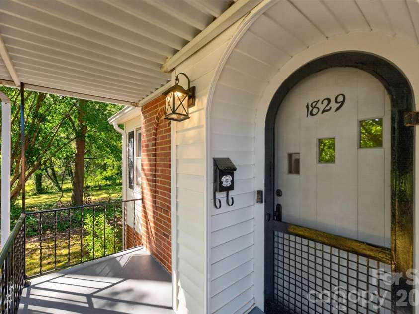 1829 3rd Street, Hickory, NC 28601.  MLS# CAR4433251, YatesRealty ID 55903. 