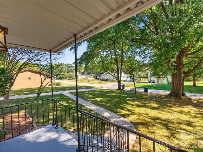 1829 3rd Street, Hickory, NC 28601.  MLS# CAR4433251, YatesRealty ID 55903. 