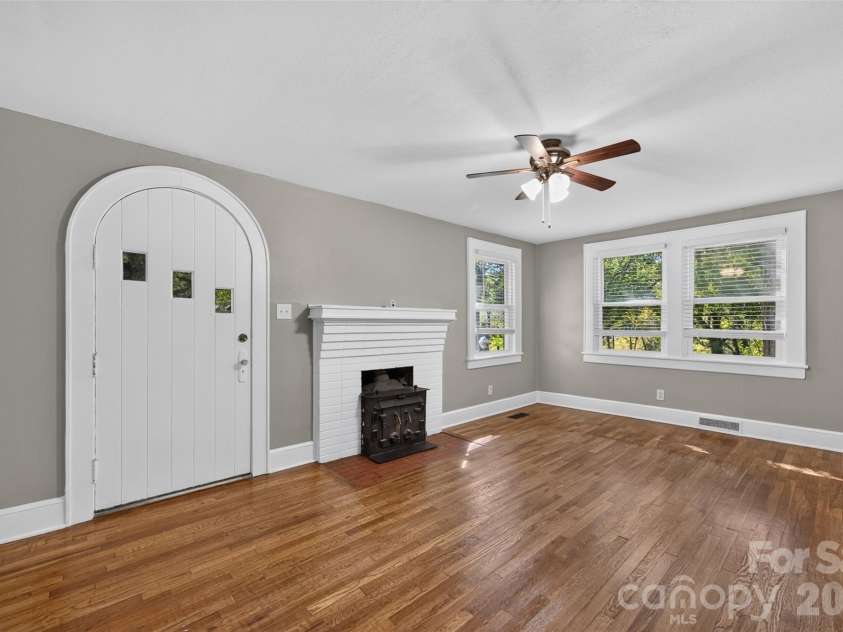 1829 3rd Street, Hickory, NC 28601.  MLS# CAR4433251, YatesRealty ID 55903. 