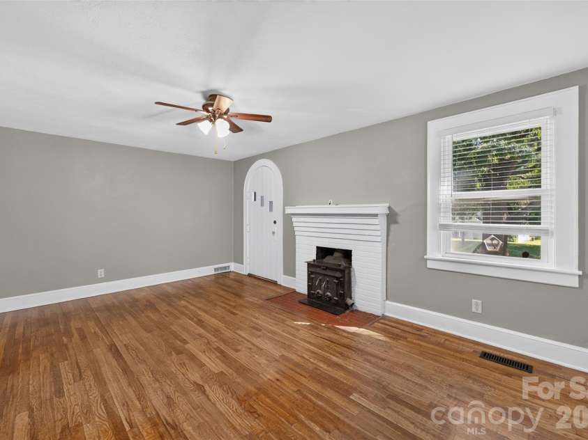 1829 3rd Street, Hickory, NC 28601.  MLS# CAR4433251, YatesRealty ID 55903. 