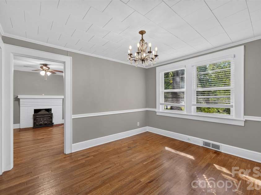 1829 3rd Street, Hickory, NC 28601.  MLS# CAR4433251, YatesRealty ID 55903. 