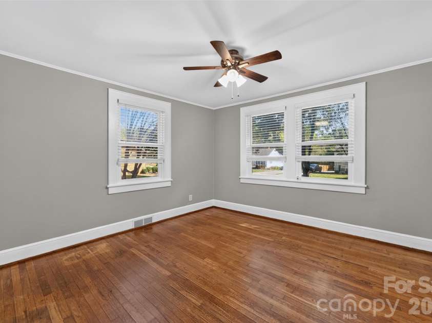 1829 3rd Street, Hickory, NC 28601.  MLS# CAR4433251, YatesRealty ID 55903. 