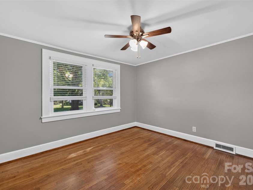 1829 3rd Street, Hickory, NC 28601.  MLS# CAR4433251, YatesRealty ID 55903. 