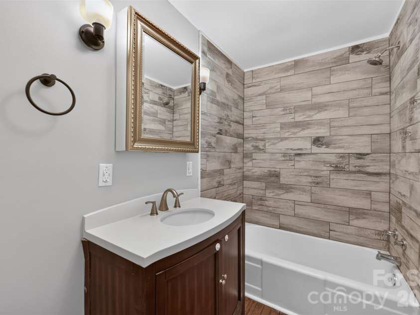 1829 3rd Street, Hickory, NC 28601.  MLS# CAR4433251, YatesRealty ID 55903. 