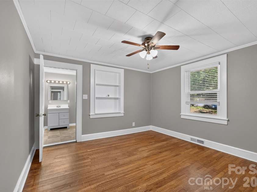 1829 3rd Street, Hickory, NC 28601.  MLS# CAR4433251, YatesRealty ID 55903. 