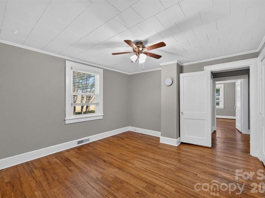 1829 3rd Street, Hickory, NC 28601.  MLS# CAR4433251, YatesRealty ID 55903. 
